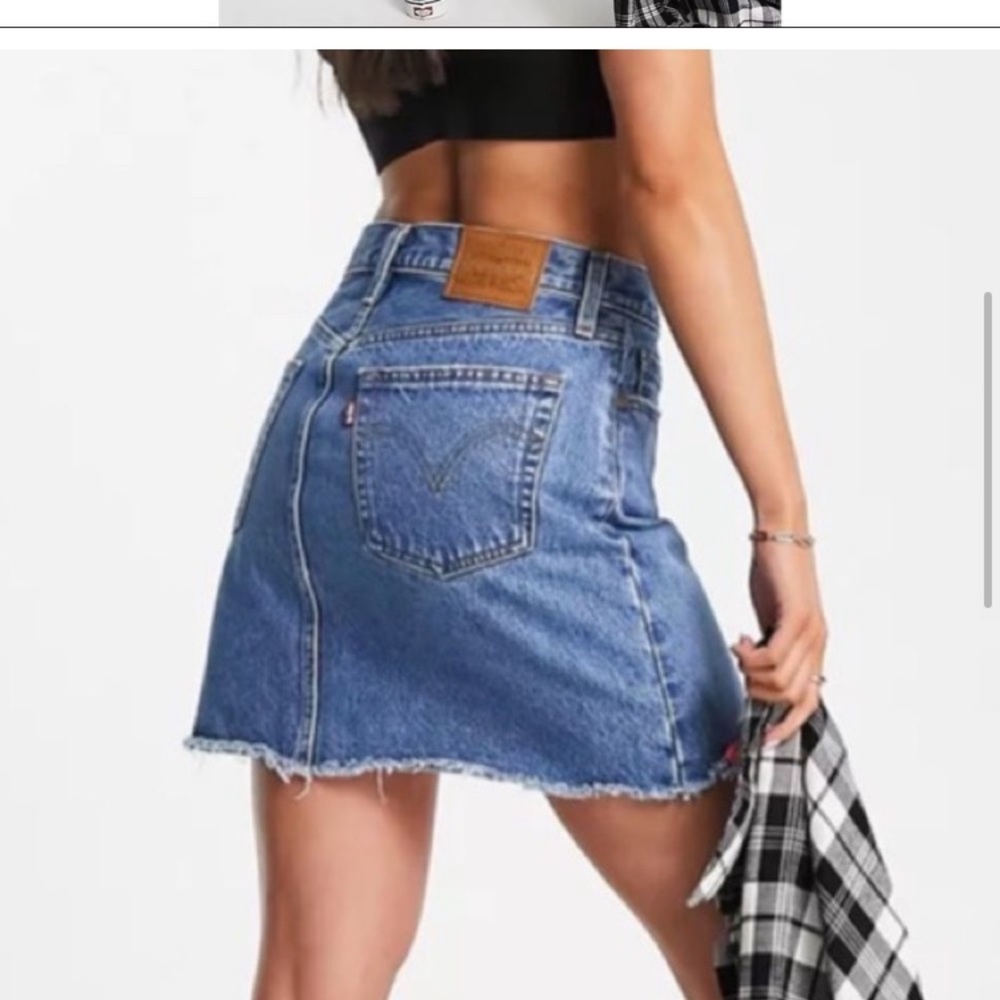 NWT! Levi's High Rise Iconic Deconstructed Skirt Mid Wash Distressed - Picture 4 of 12